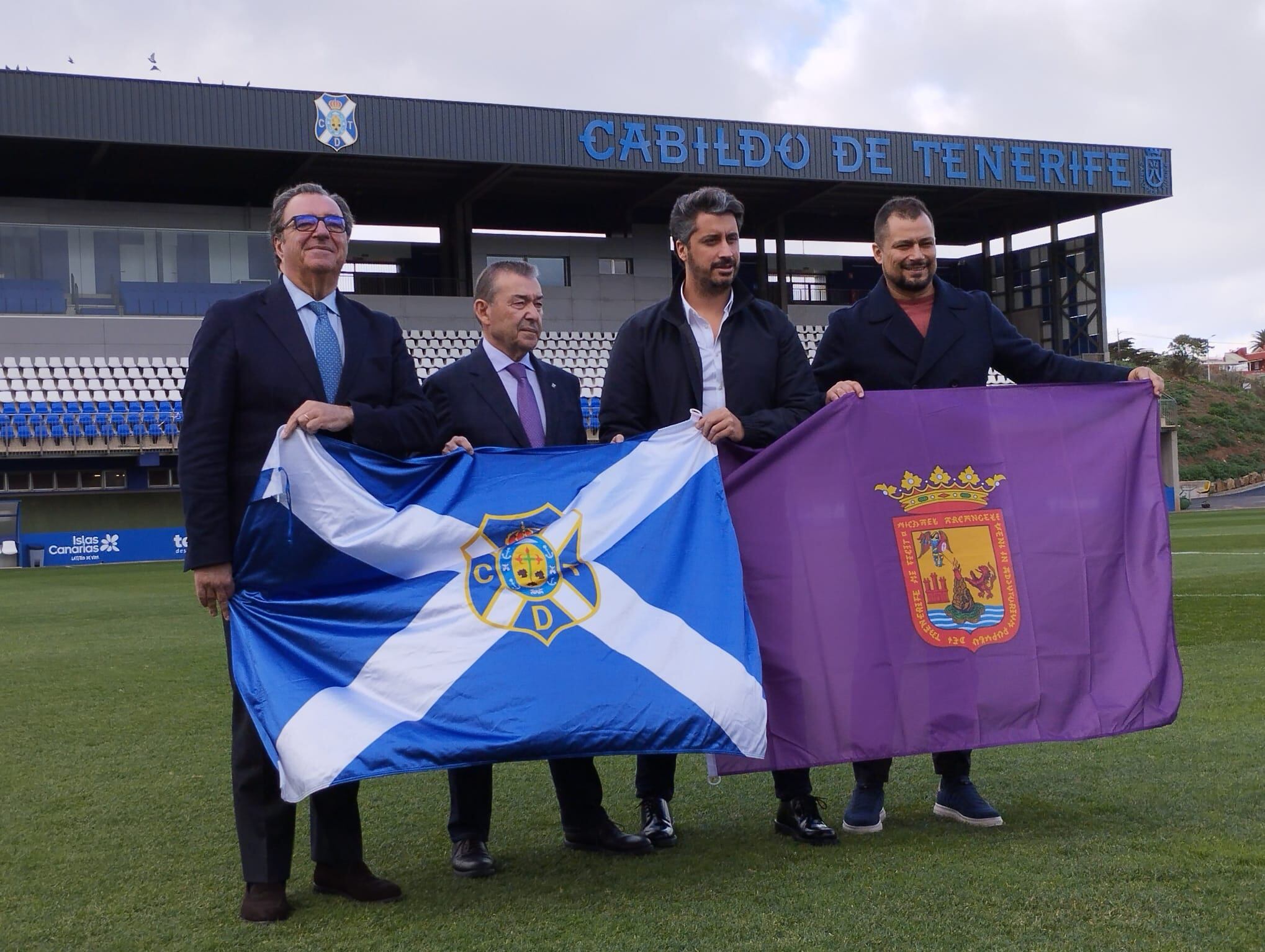 El CD Tenerife y el Ayuntamiento de La Laguna plasmaron hoy el acuerdo de colaboración entre ambas entidades.