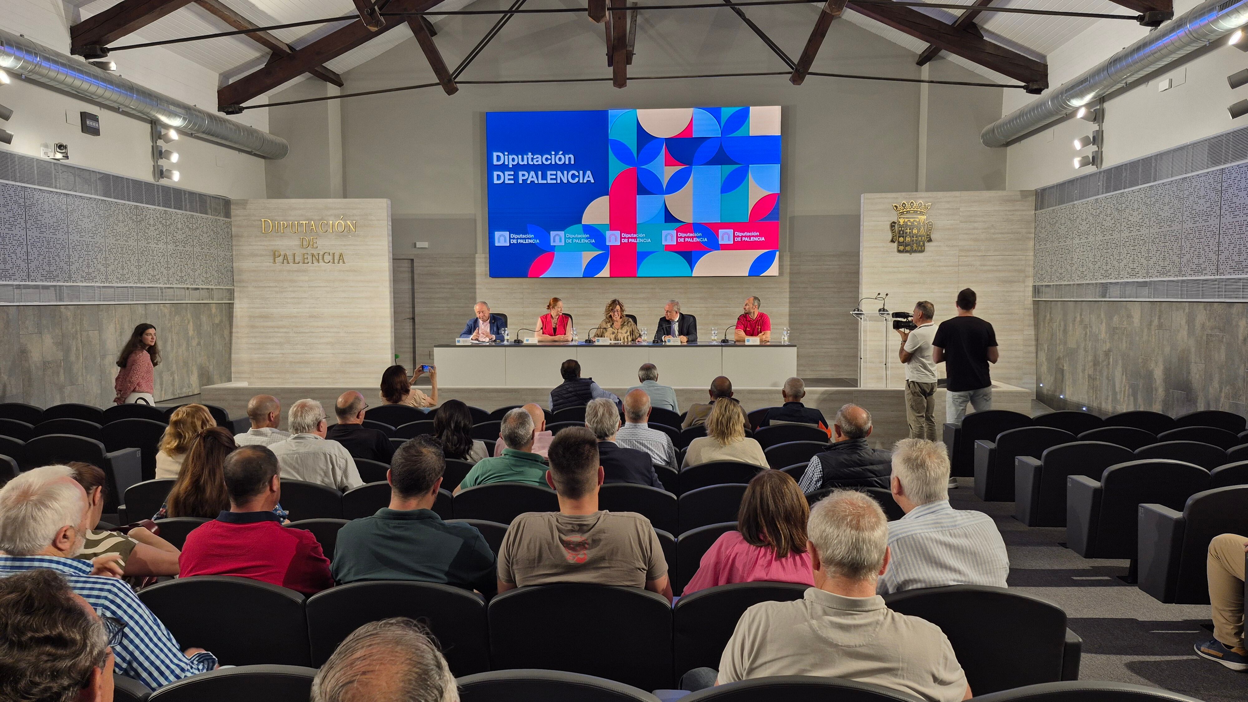La Diputación de Palencia acerca a una treintena de alcaldes la jornada Informativa sobre el Sistema de Emergencias que organiza la Junta de Castilla y León