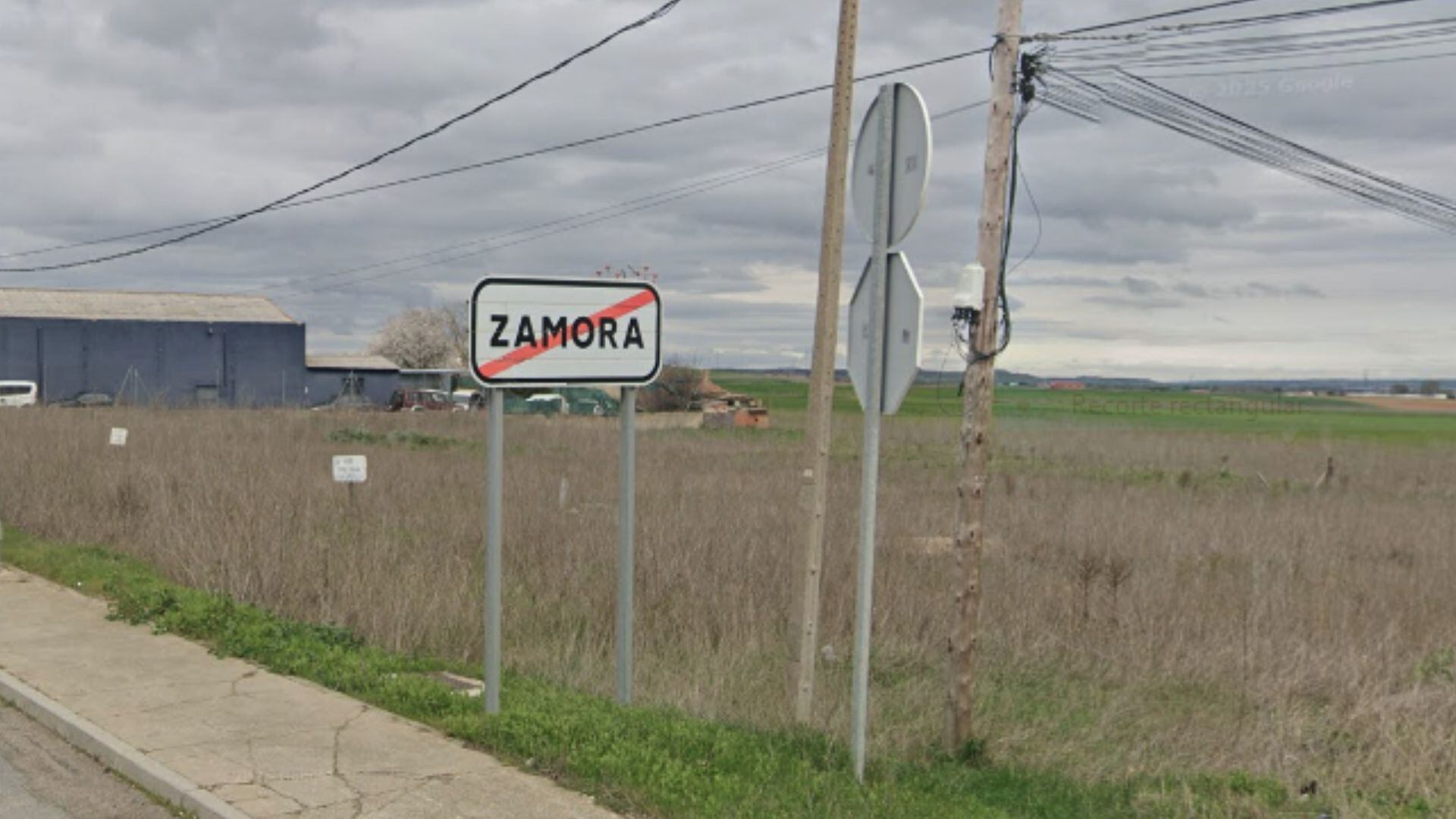 Señal de fin Poblado en el Corredor de Roales