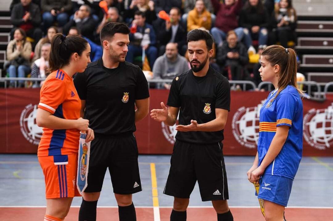Samuel Gabaldón en el sorteo de un partido de selecciones autonómicas de fútbol sala
