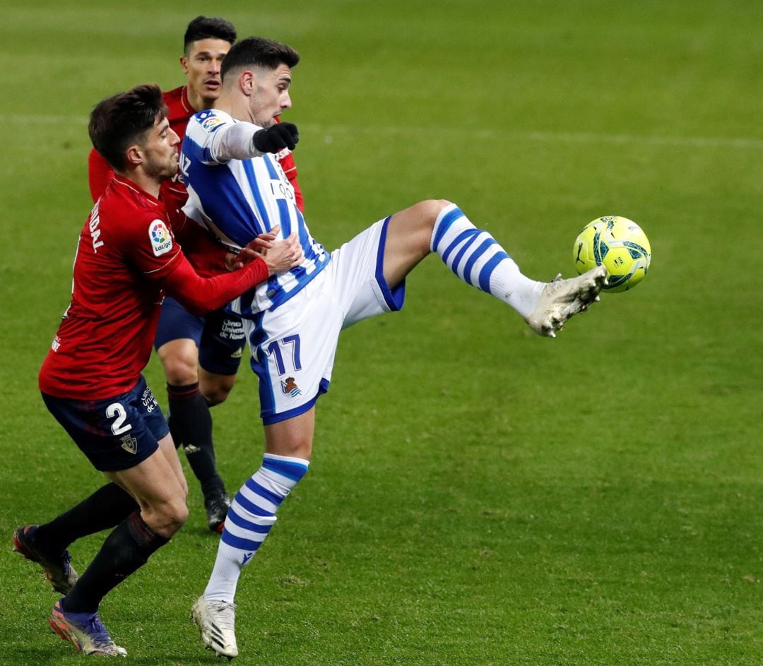 Merquelanz controla un balón en el último partido contra Osasuna