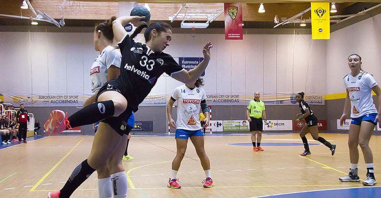 El Helvetia Balonmano Alcobendas en un partido en la localidad