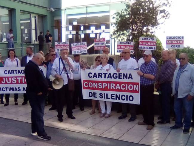 Protestas de afectados por el amianto en Cartagena. (Foto de archivo)