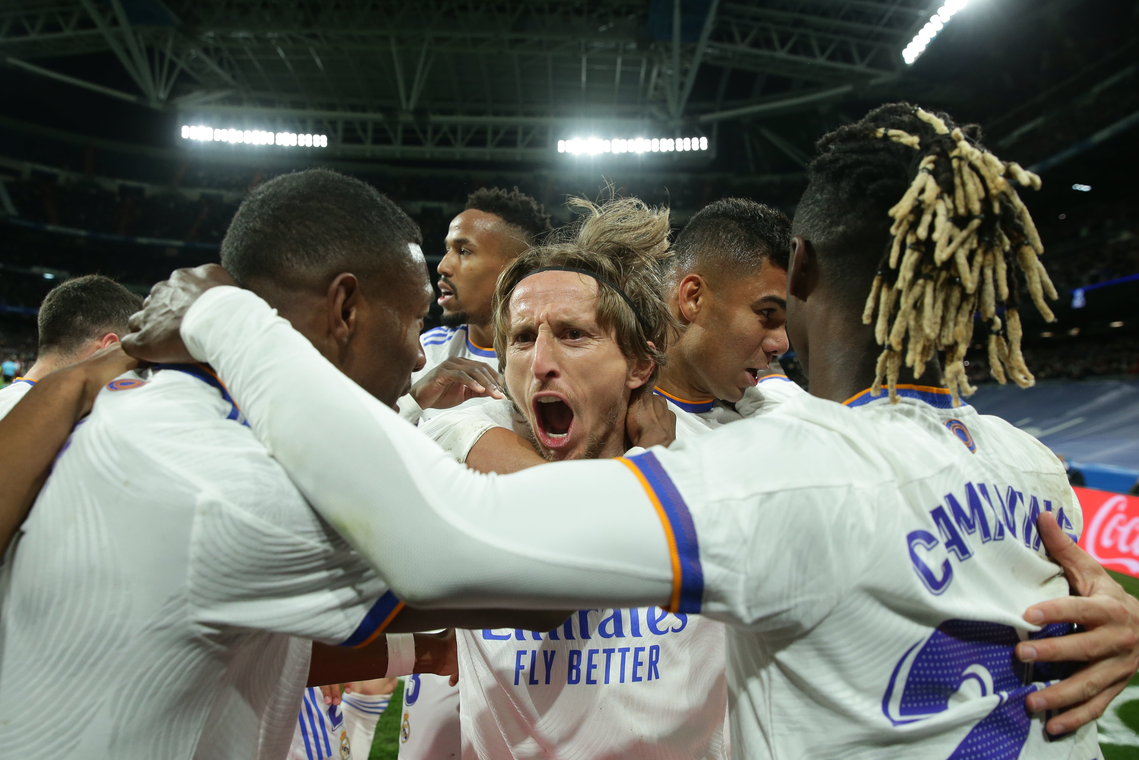 Los jugadores del Real Madrid celebran el gol de Modric frente a la Real Sociedad