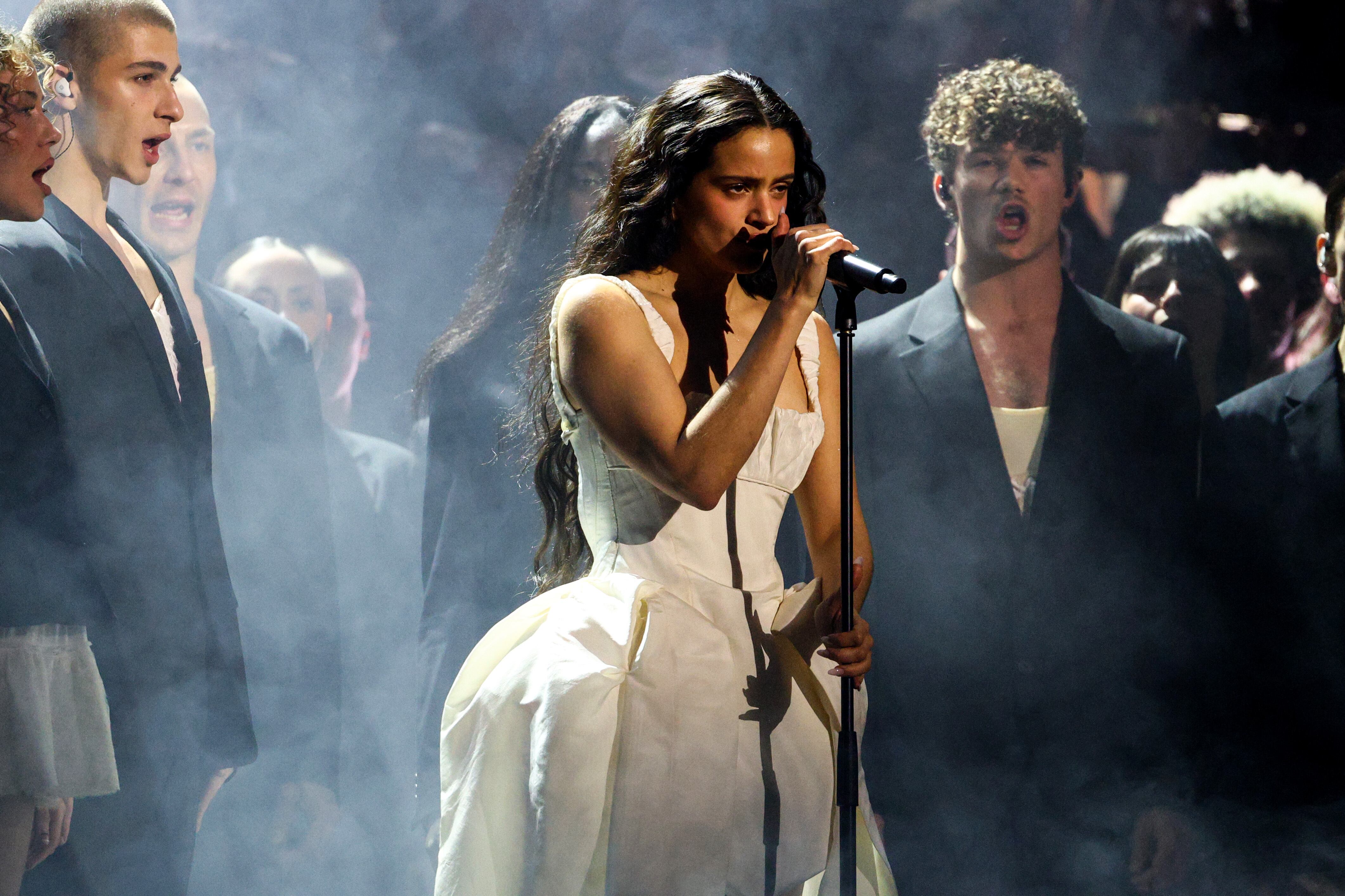 Rosalía actúa en el escenario durante los premios BRIT Awards 2026 en el Co-op Live el 28 de febrero de 2026 en Manchester, Inglaterra