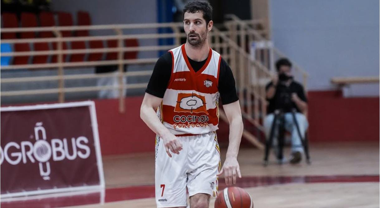 Borja Arévalo vestirá de blanquirrojo por novena temporada consecutiva / LogroBasket