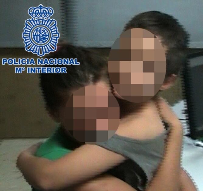 La mujer y su hijo liberados por la Policía en Alzira