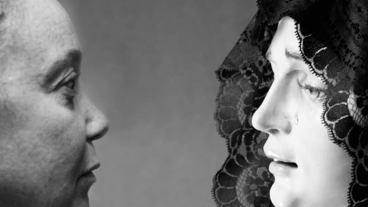 Las manos que te visten, son manos de amor