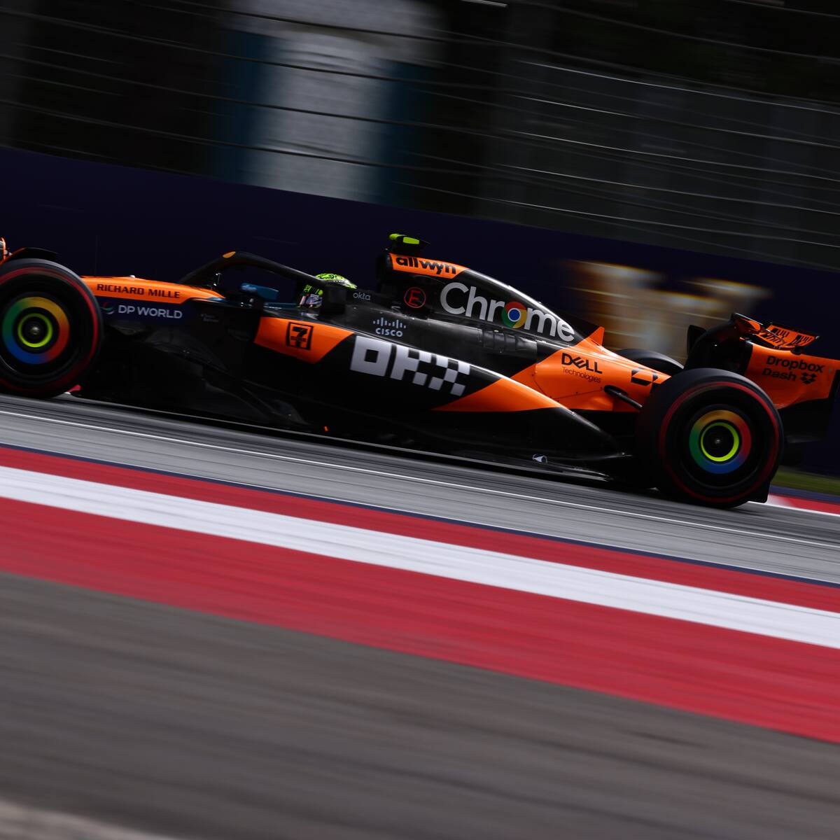 Norris 'incendia' la batalla por el Mundial con la 'pole' en otra clasificación paralizada por el fuego en la pista del GP de Austria