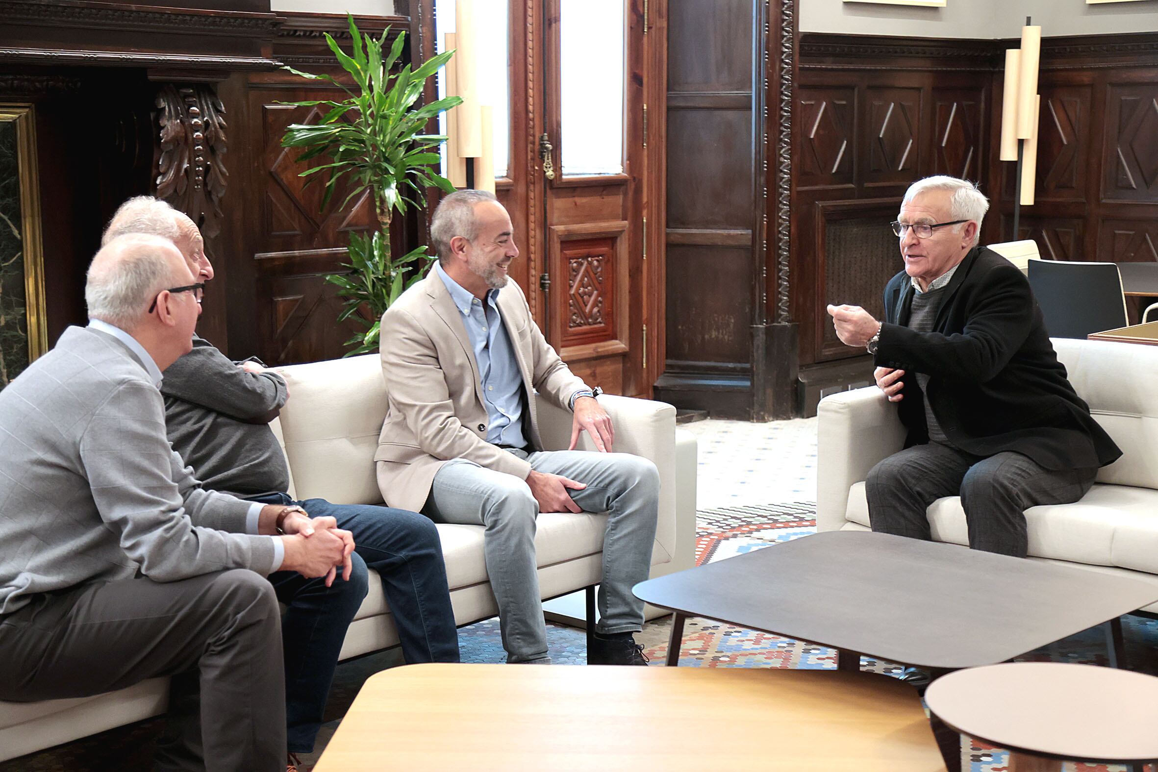 El alcalde de València, Joan Ribó, se reúne con los organizadores de la 43 edición de la Maratón de València, S.D Correcaminos y la Fundación Trinidad Alfonso