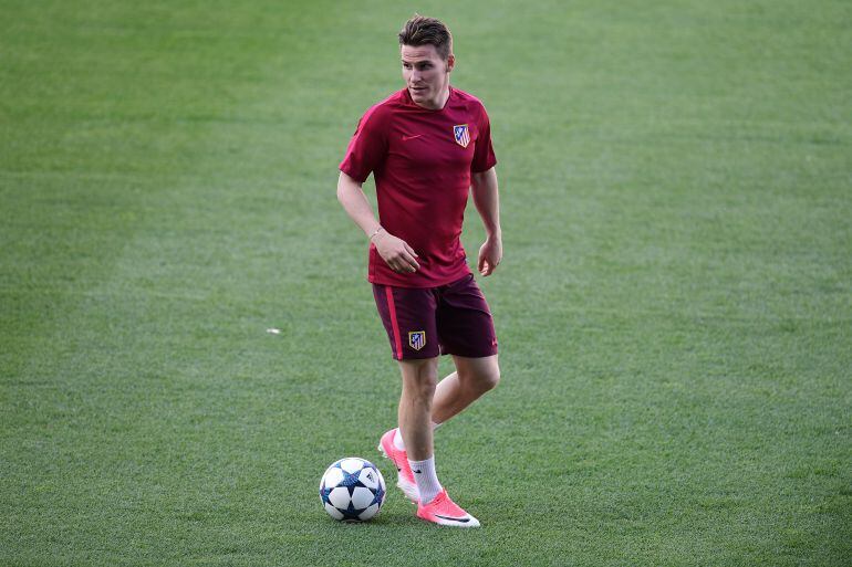 Gameiro, durante un entrenamiento con el Atlético 