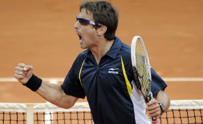 El español Tommy Robredo eliminó a su compatriota Nico Almagro en Roland Garros