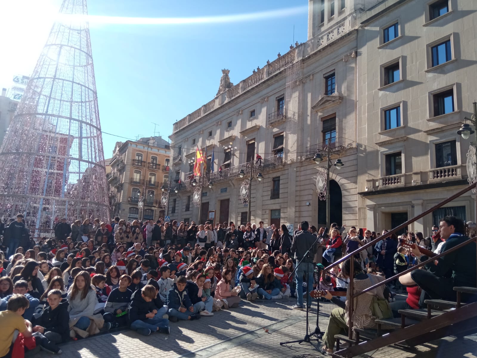 Mucha actividad en el centro el día de Nochebuena en Alcoy