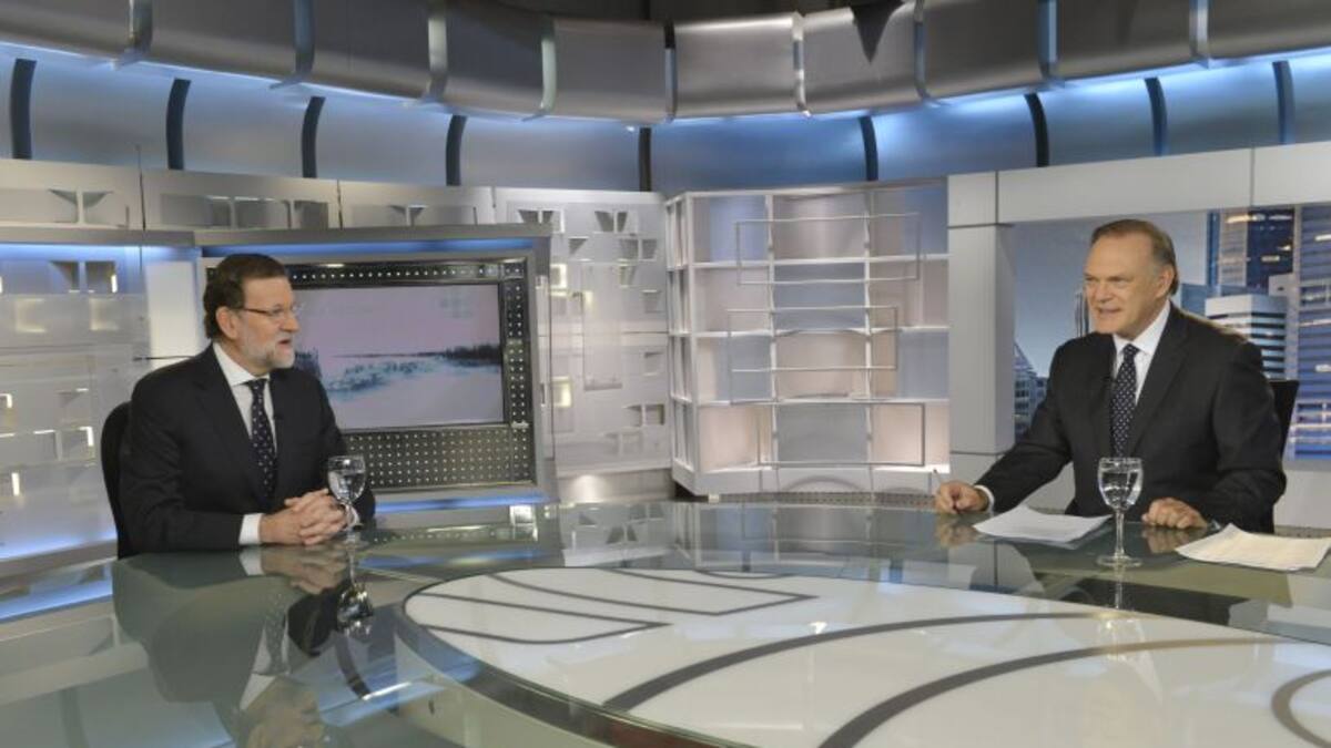 La entrevista de Rajoy y el refrito de 'Velvet' lideran sus franjas