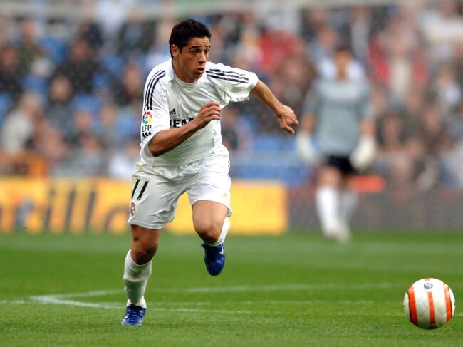 Cicinho, frente al Málaga en el Santiago Bernabéu