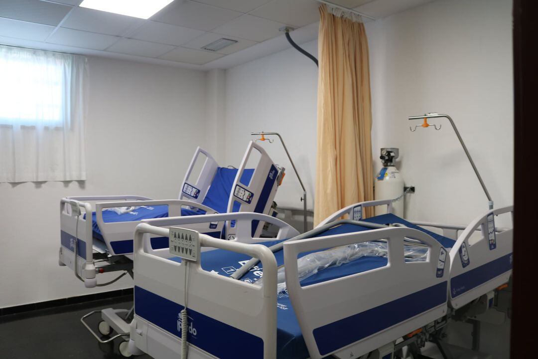 Aunque sale un paciente de la 'planta Covid', entra uno nuevo que mantiene en cuatro el número de hospitalizados totales. 