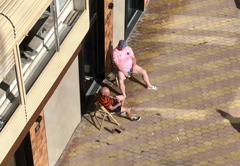 Muestras de incivismo en pisos turísticos del disrito de La Saïdia, en València.