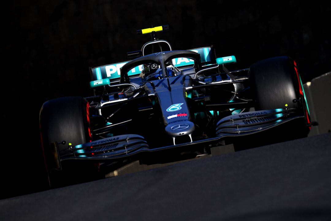 Bottas logra la pole en el circuito de Bakú