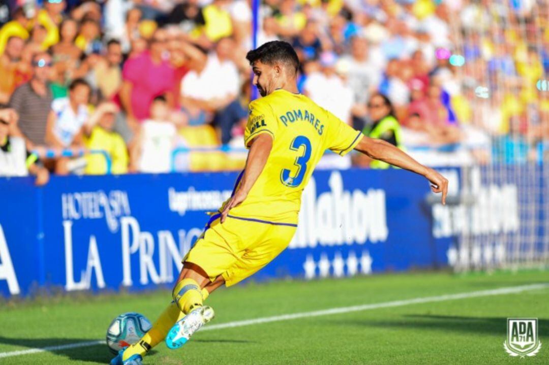 Carlos Pomares lateral izquierdo del Alcorcón