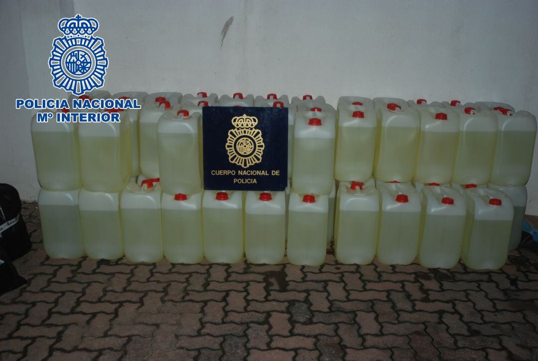 Garrafas intervenidas por la Policía.