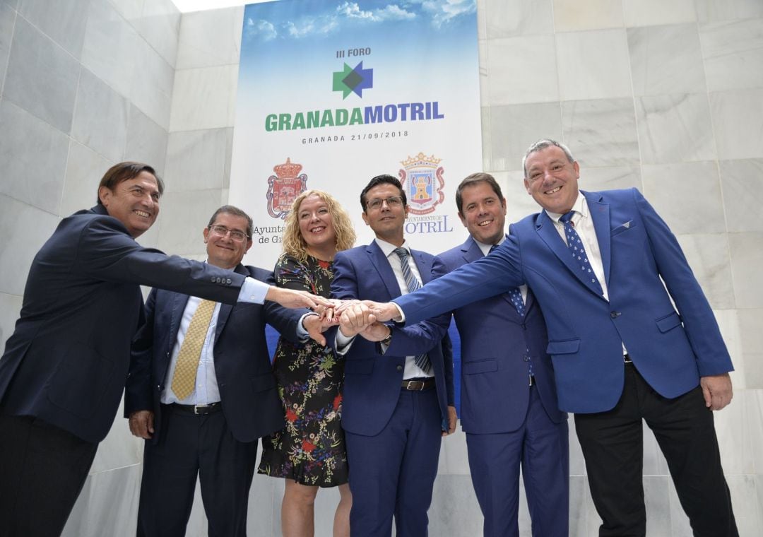 El alcalde de Granada, Francisco Cuenca, y la alcaldesa de Motril, Flor Almón, presentan junto al presidente de la Diputación, José Entrena  los empresarios, Ángel Gijón , Gerardo Cuerva y el presidente del Puerto, Francisco Álvarez, el III Foro Granada-M