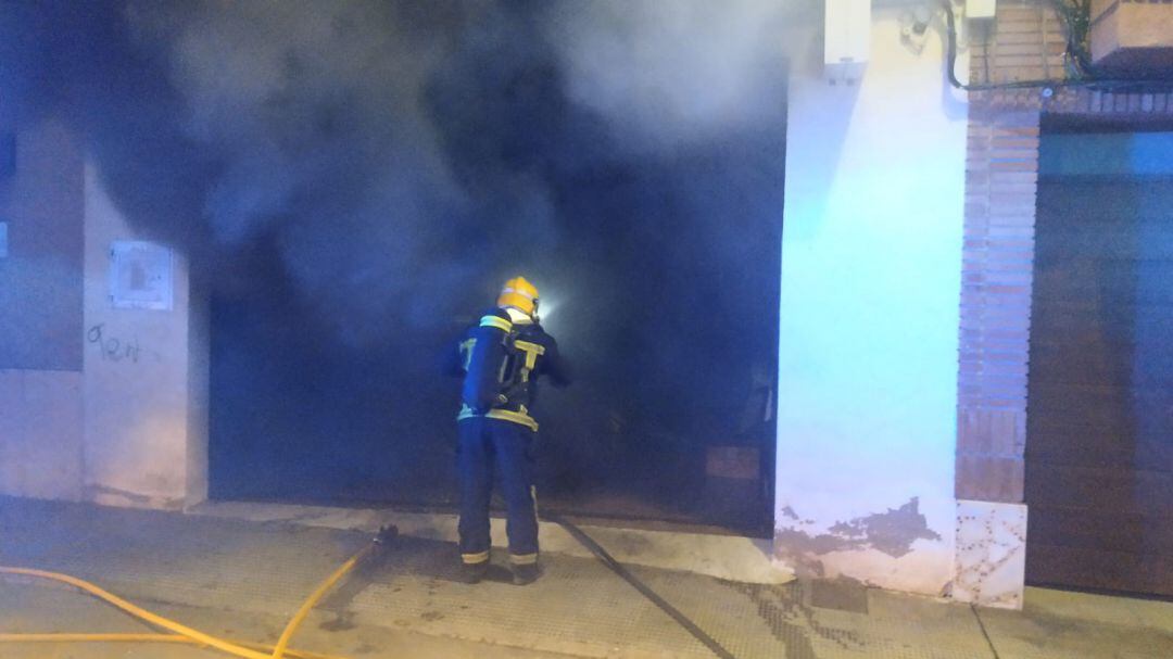 Aparatoso incendio en una nave de la ciudad del vino