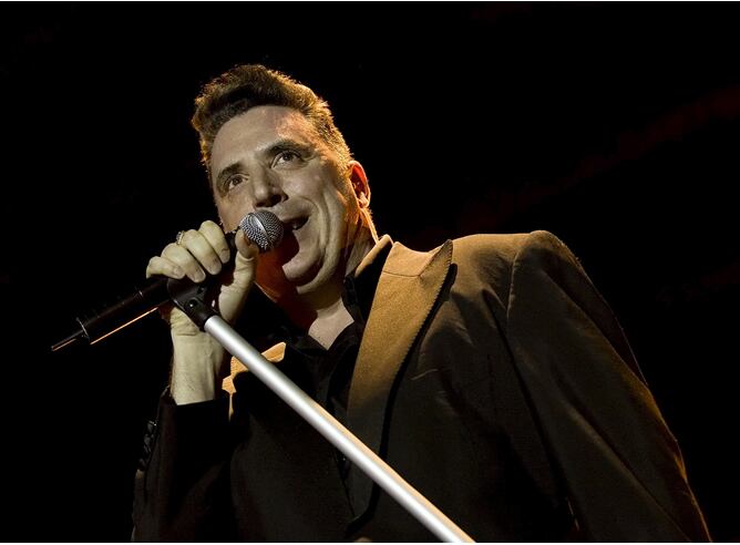 Loquillo durante un concierto de su última gira