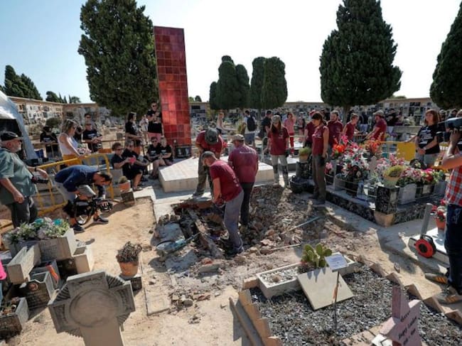 Exhumación de la fosa 112 del cementerio de Paterna (archivo)