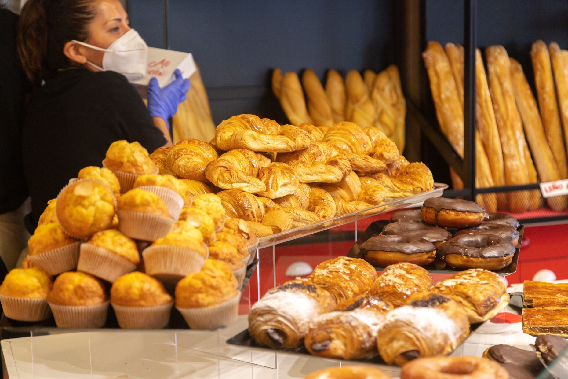 El sábado 8 de julio, los vecinos podrán encontrar en la Avenida de Viñuelas, de 10:00h a 15:00h, una feria en la que participarán 57 comercios locales y se ofrecerán regalos canjeables y el sorteo de un patinete