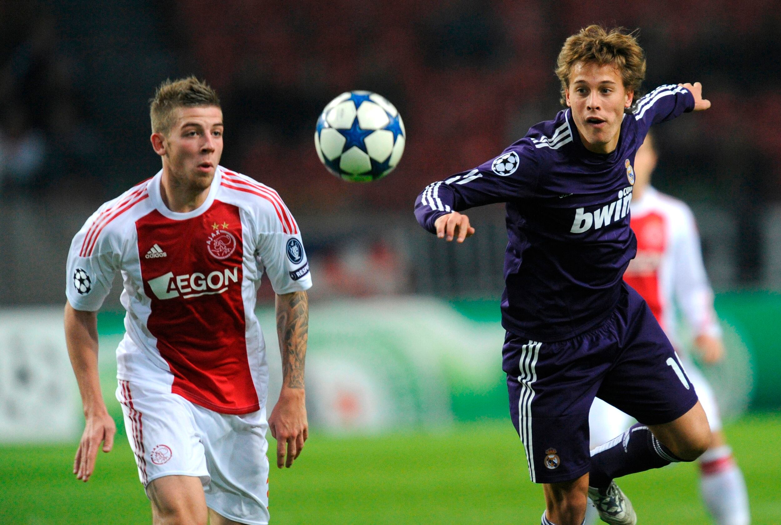 Canales, ante Alderweireld en un partido de Champions con el Real Madrid, en 2010