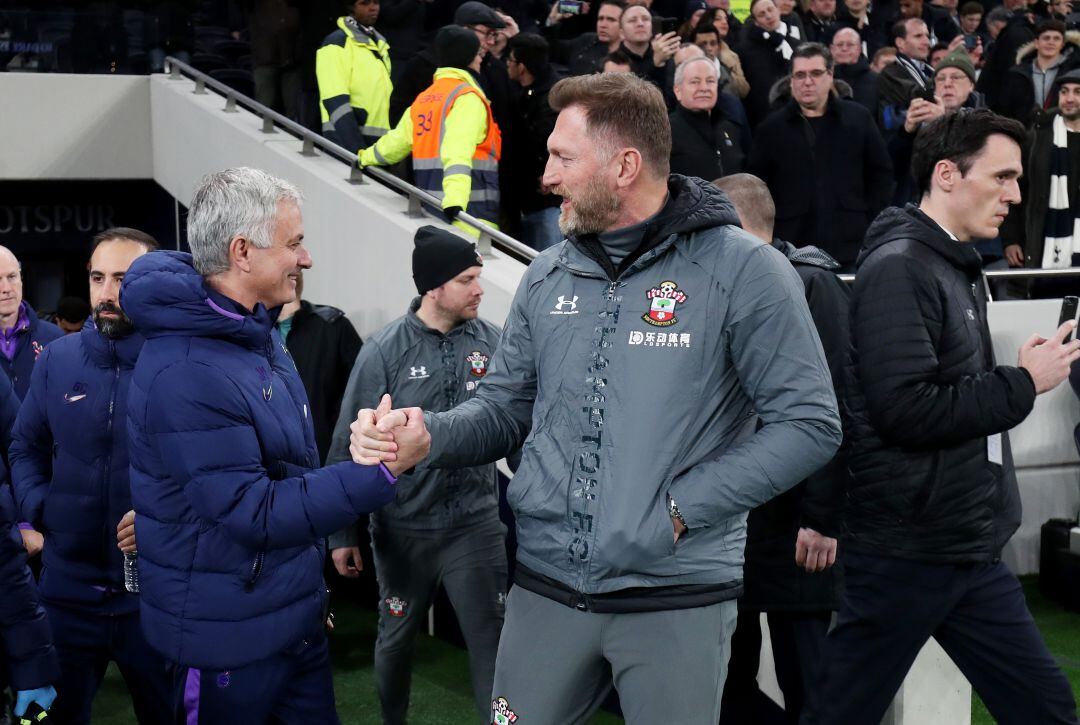 Mourinho y Hassenhüttl se saludan