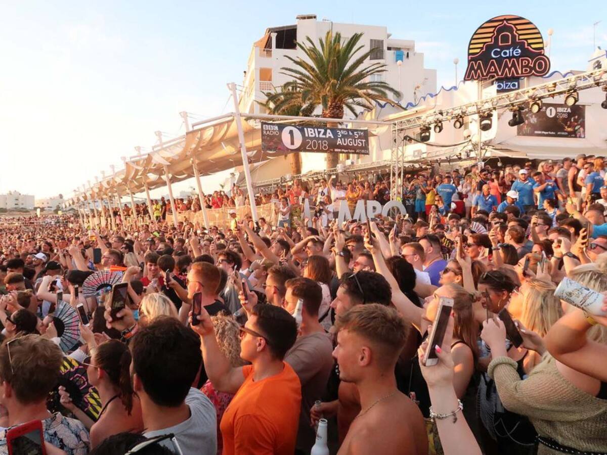 El Govern quiere potenciar el turismo familiar este verano