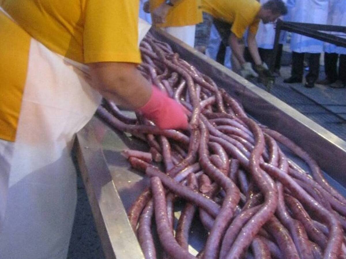 Zaragoza celebra su Jueves Lardero con longaniza en el puchero
