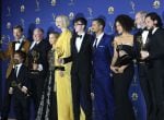 LAX01. LOS ÁNGELES (EE.UU.), 17/09/2018.- El elenco de Juego de Tronos posa con el Emmy a Mejor Serie de Drama durante la ceremonia anual de los Primetime Emmy Awards hoy, lunes 17 de septiembre de 2018, en el Microsoft Theater de la ciudad de Los Ángeles (EE.UU.). Los Primetime Emmy, los galardones más importantes de la pequeña pantalla, premian la excelencia en la programación de televisión en horario estelar. EFE/Nina Prommer