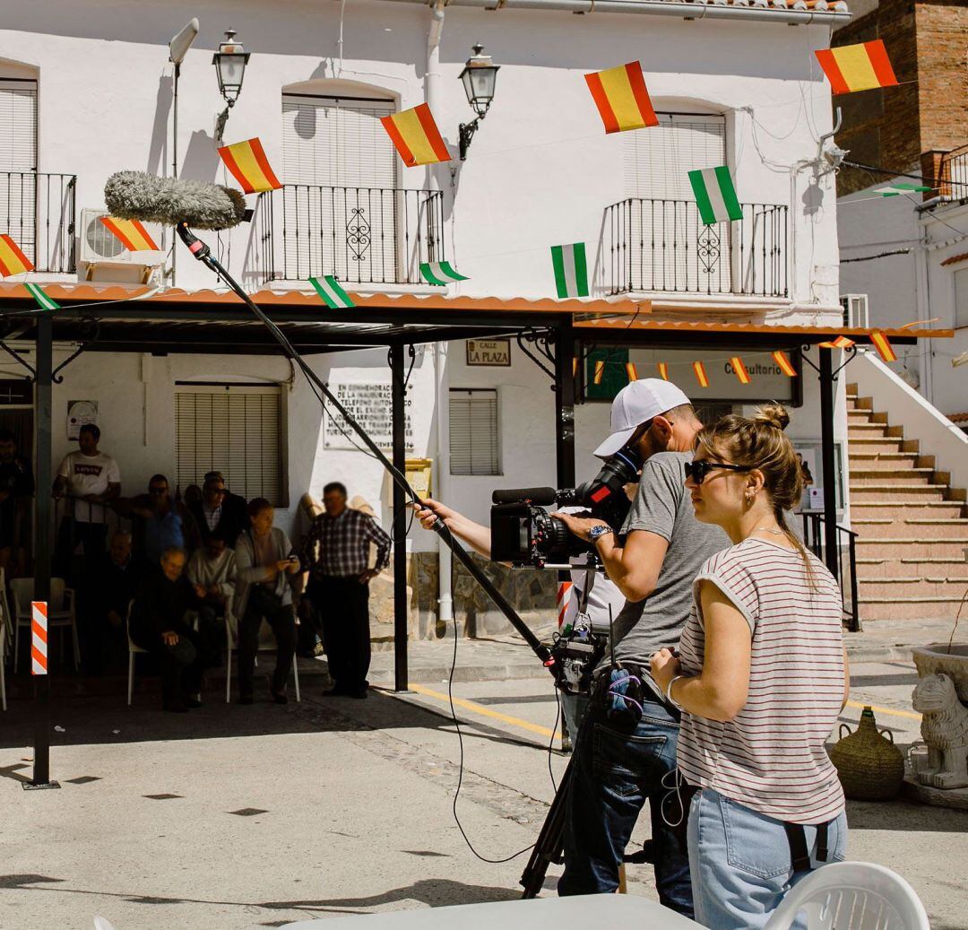 Parte del equipo de rodaje del reality show durante la grabación en Polopos