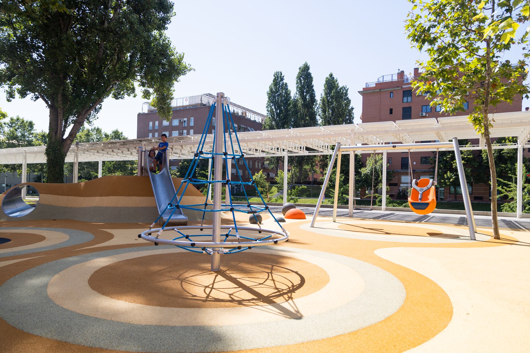 Parque inclusivo en la Plaza Central de Tres Cantos