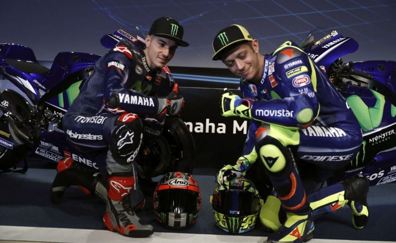 Maverick Viñales y Valentino Rossi, en la presentación del Movistar Yamaha MotoGP Team.