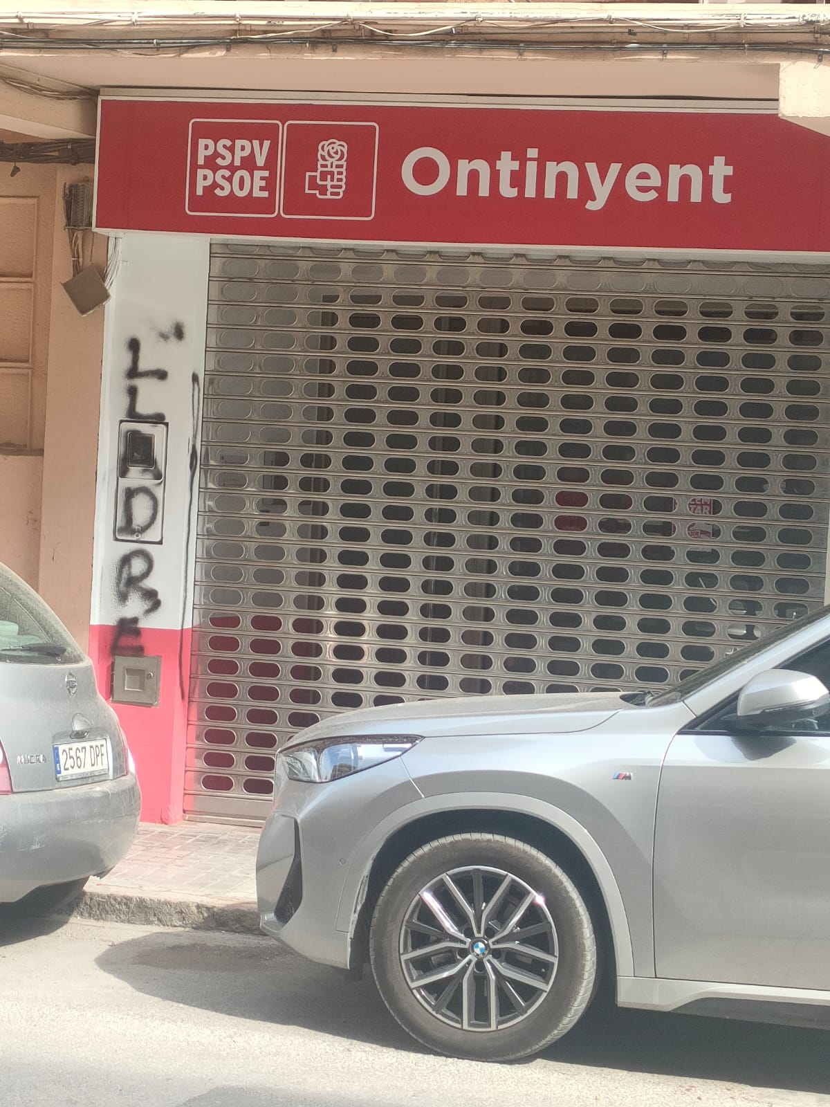 Pintadas en la sede del PSPV-PSOE de Ontinyen