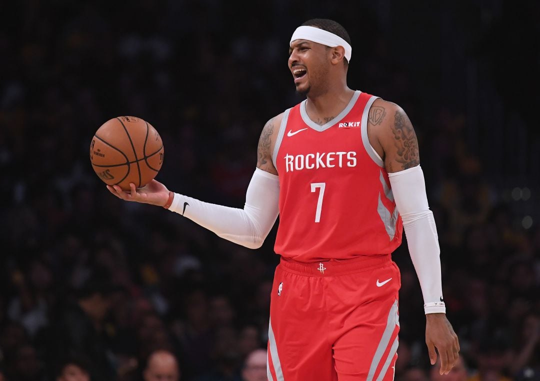 Carmelo se lamenta durante un partido con los Rockets