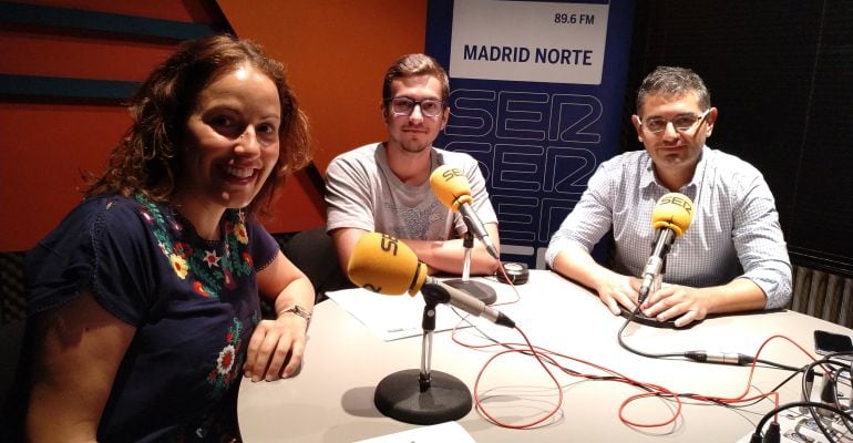 Lucía Fernández (PP), Paco Coronel y Rafael Sánchez Acera (PSOE) en la tertulia de Hoy por Hoy 