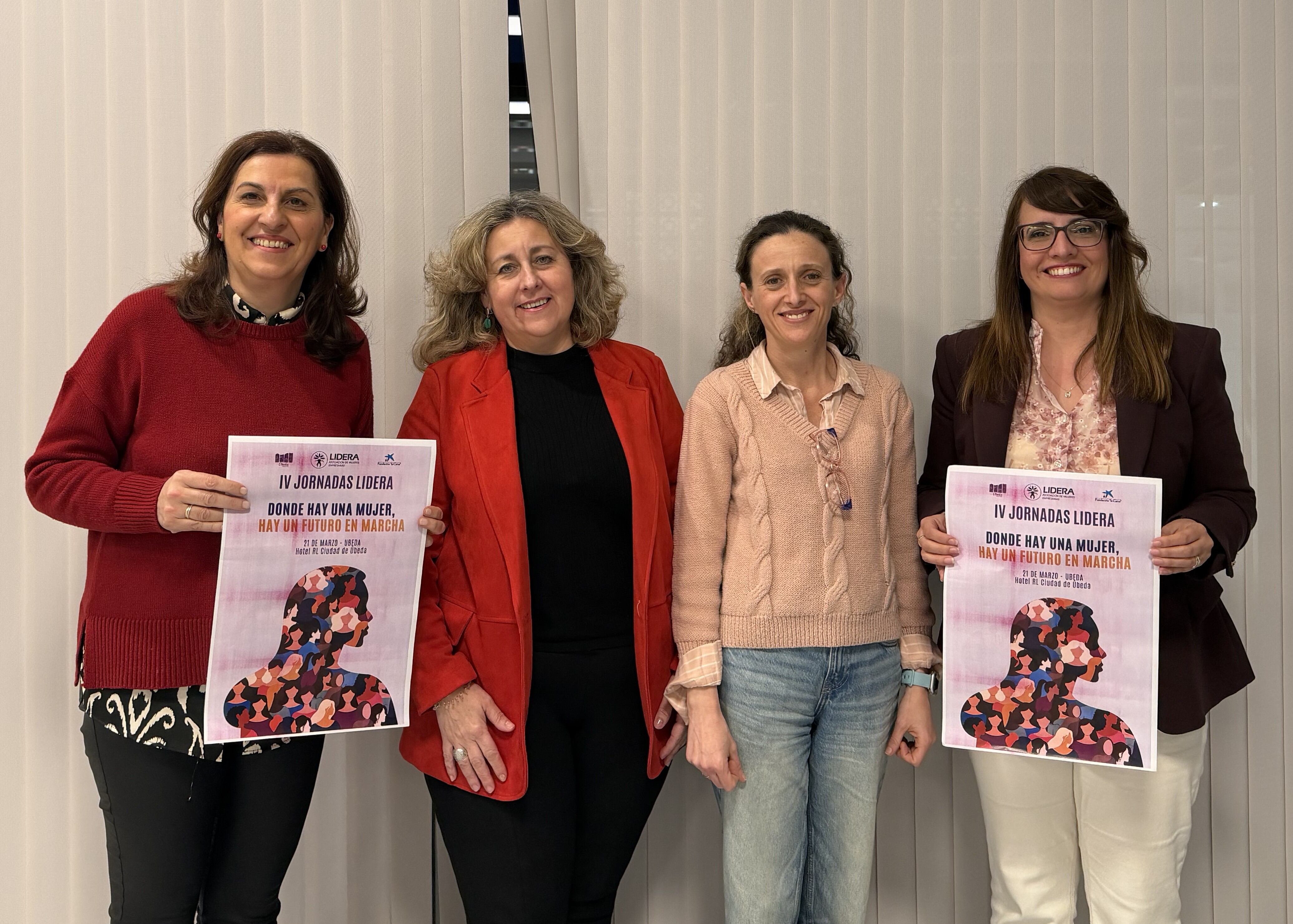 Maricarmen Barrios, Carmela Cobo, Paquibel Millán y Marisol Romero, en la presentación de las jornadas.