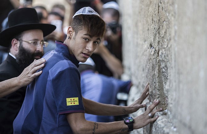 Neymar, en el Muro de las Lamentaciones