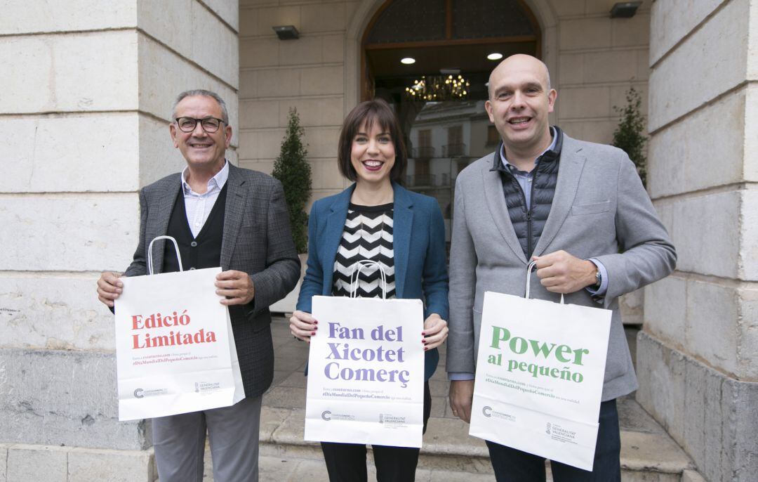 Martínez, Morant e Izquierdo en la presentación de la campaña de adhesión al pequeño comercio.