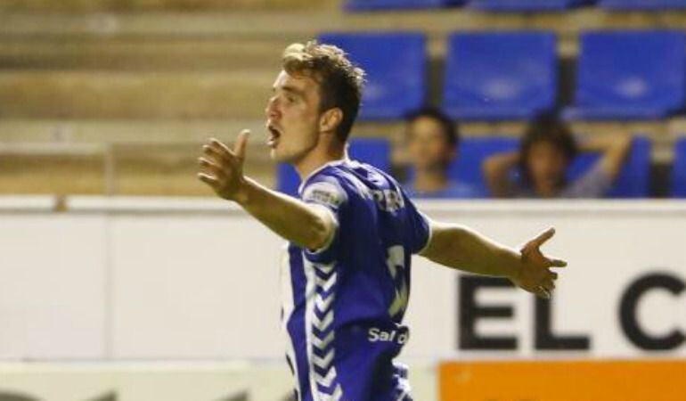 El delantero Manu Barreiro celebrando un gol.