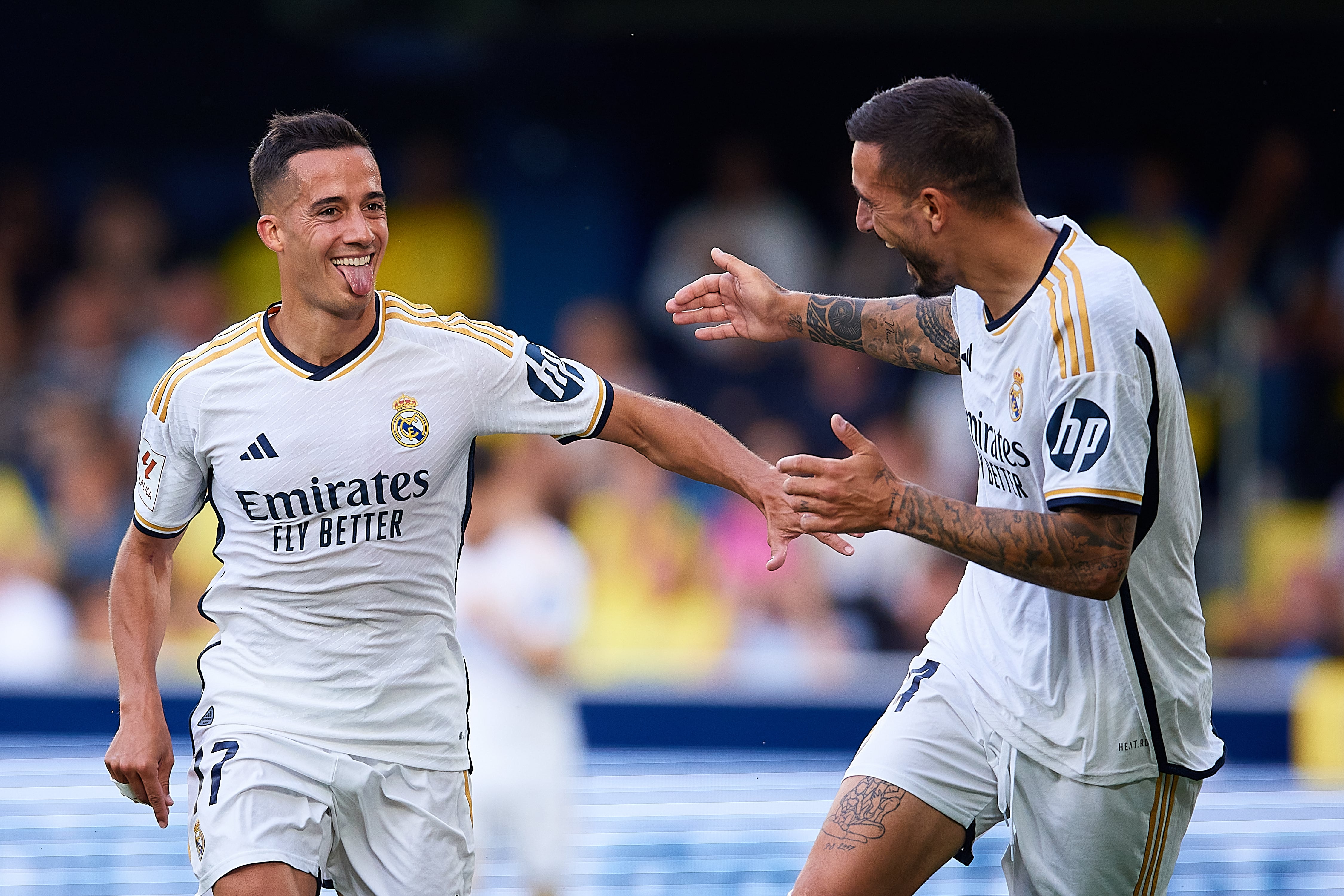 Lucas Vázquez y Joselu celebran un gol con el Real Madrid