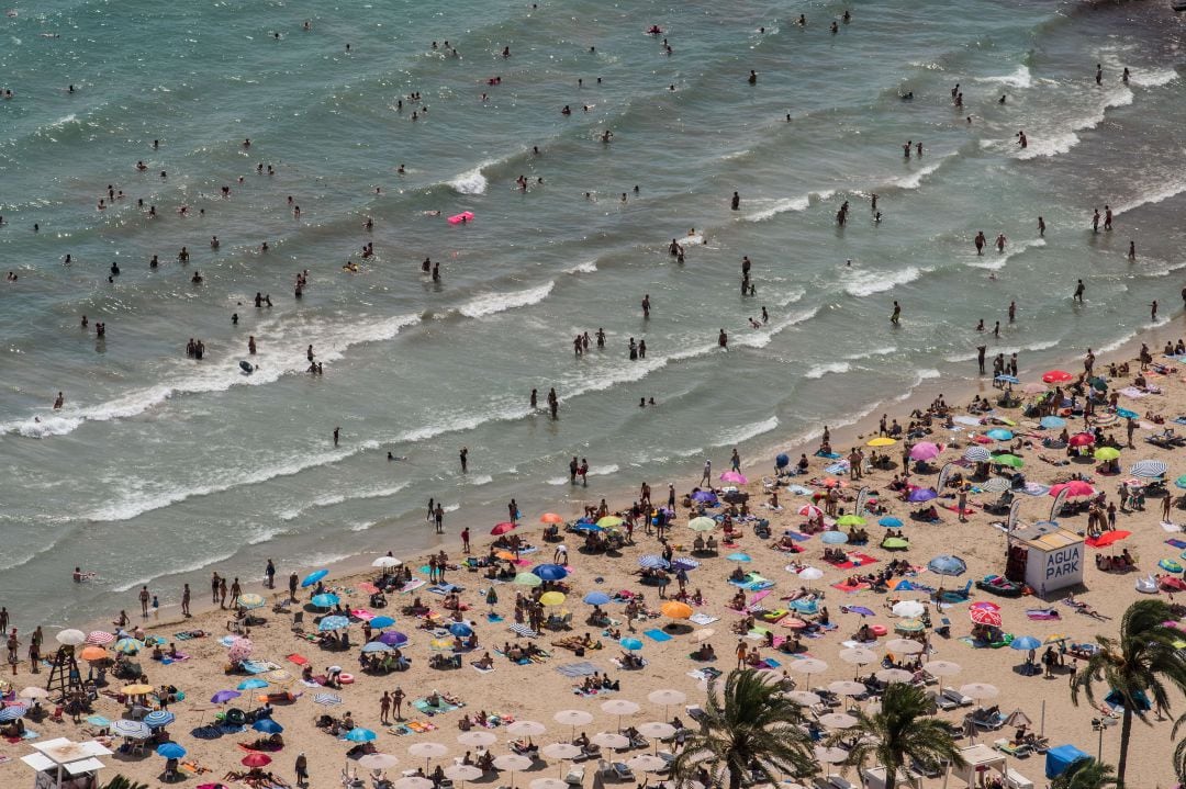 Playa de El Postiguet en Alicante. 