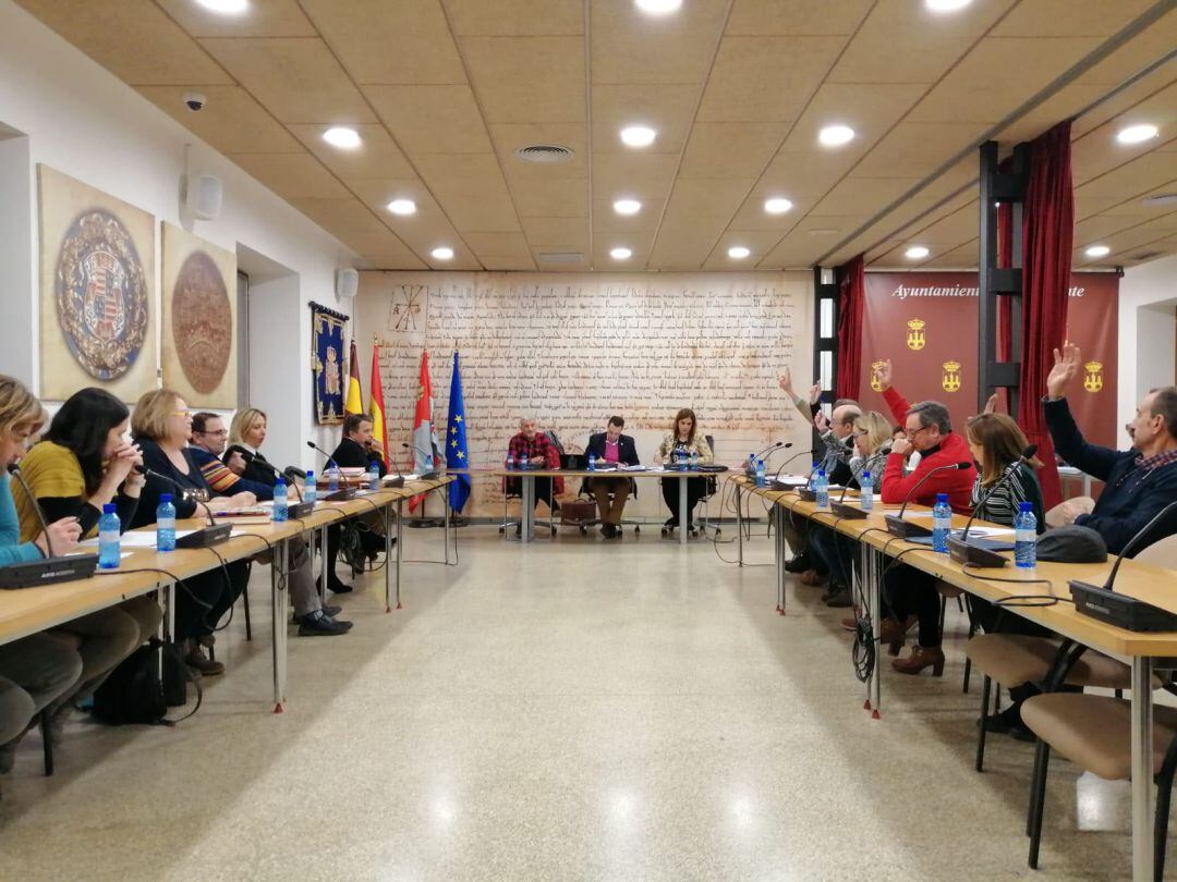 Los concejales del PP votan en contra de la moción que instaba a la Diputación Provincial a aportar más presupuesto a plan de industrialización 