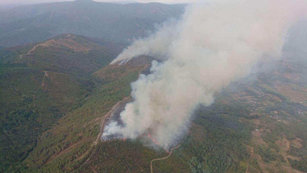 Vista de uno de los incendios que afectaron a Quiroga, en el lugar de Hospital