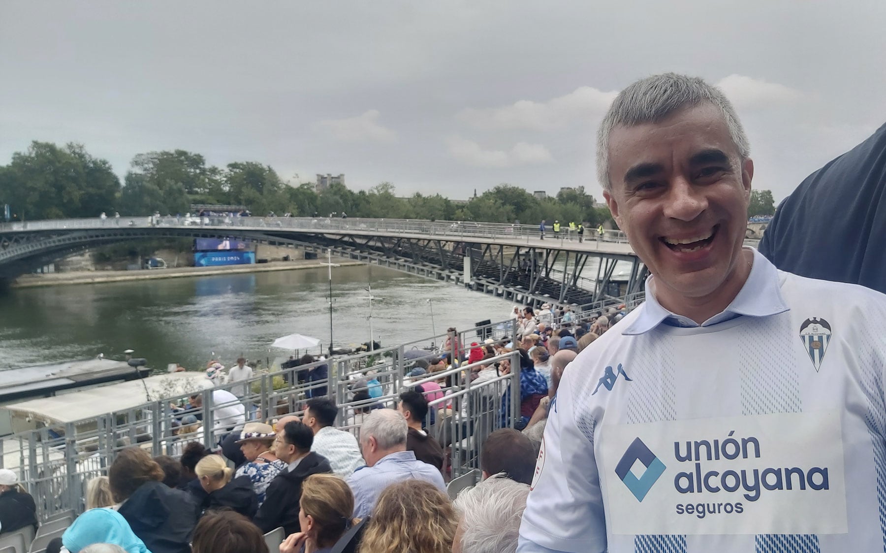 Instantes antes de iniciarse la ceremonia de inauguración a orillas del Sena