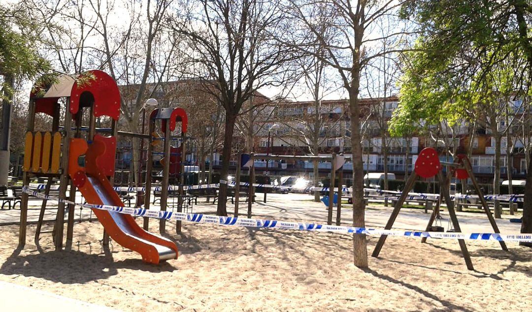 Parque infantil de Valladolid cerrado por la pandemia